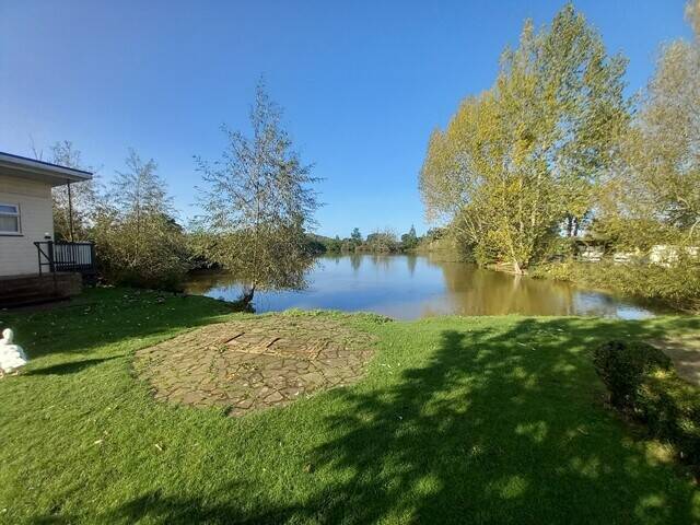 Charming Gloucestershire Pub & Restaurant with Lakeside Gardens and Owners Accommodation For Sale Photo 8