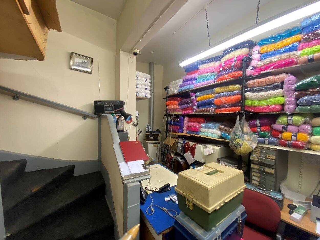 Commercial Premises To Let in Reading Town Centre - West Street - 3 Levels Photo 8