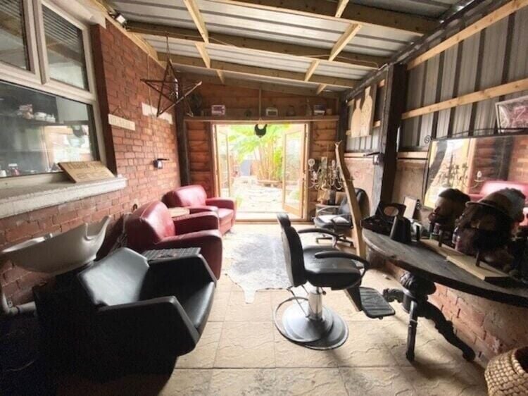 Freehold Commercial Property in Earlsdon, Coventry with Barber Shop and 4 Bedroom Accommodation Photo 8