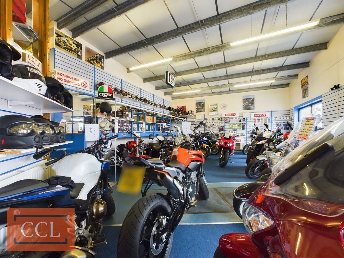 Prime Commercial Property in Elgin Moray, 320 sqm Versatile Space with Ample Parking Photo 8