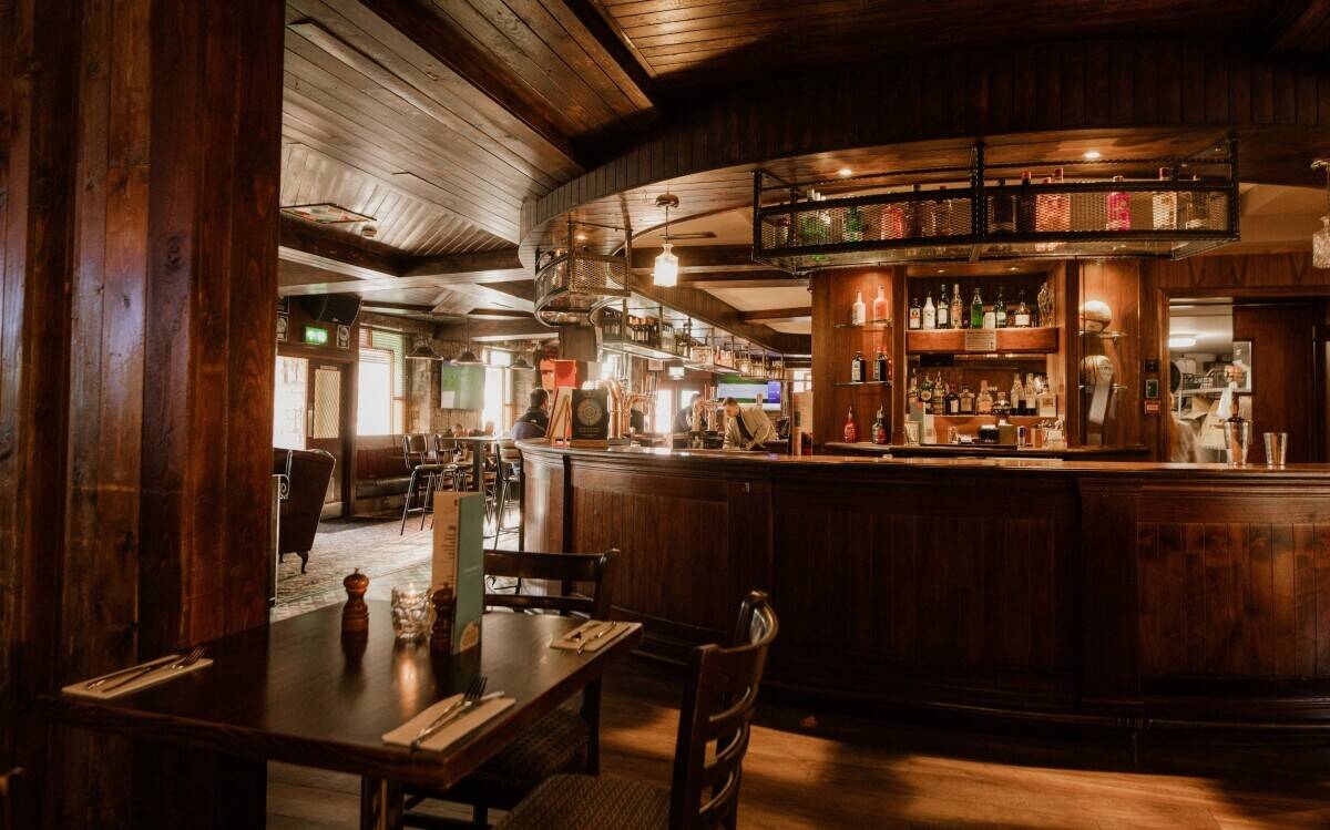 Top-Class Hotel, Bar, Restaurant, and Nightclub Opportunity in Wishaw, North Lanarkshire Photo 8