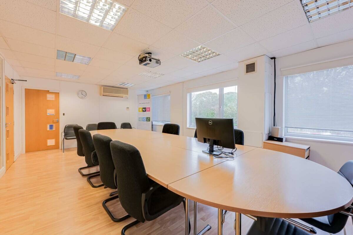 Prime Office Industrial Investment Opportunity in Rayleigh, Essex - 12,896 sq. ft. Photo 8