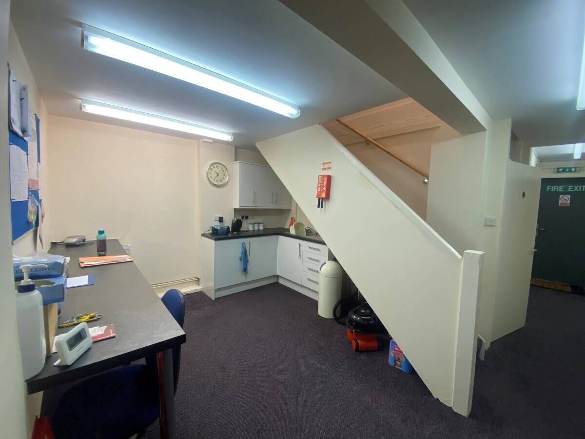 LIGHT INDUSTRIAL WAREHOUSE WITH GROUND & FIRST FLOOR OFFICES APPROX 3,000 SQ FT Photo 8