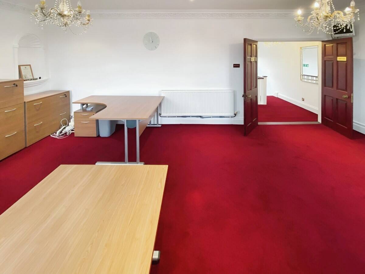 Prime Freehold E-Class Commercial Office for Sale in Central Reading, Berkshire - Immediate Vacancy Photo 8
