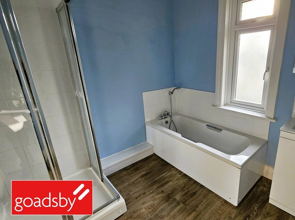 Sought-After Bournemouth Location Commercial Property Ideal for Home & Income Investment Photo 8