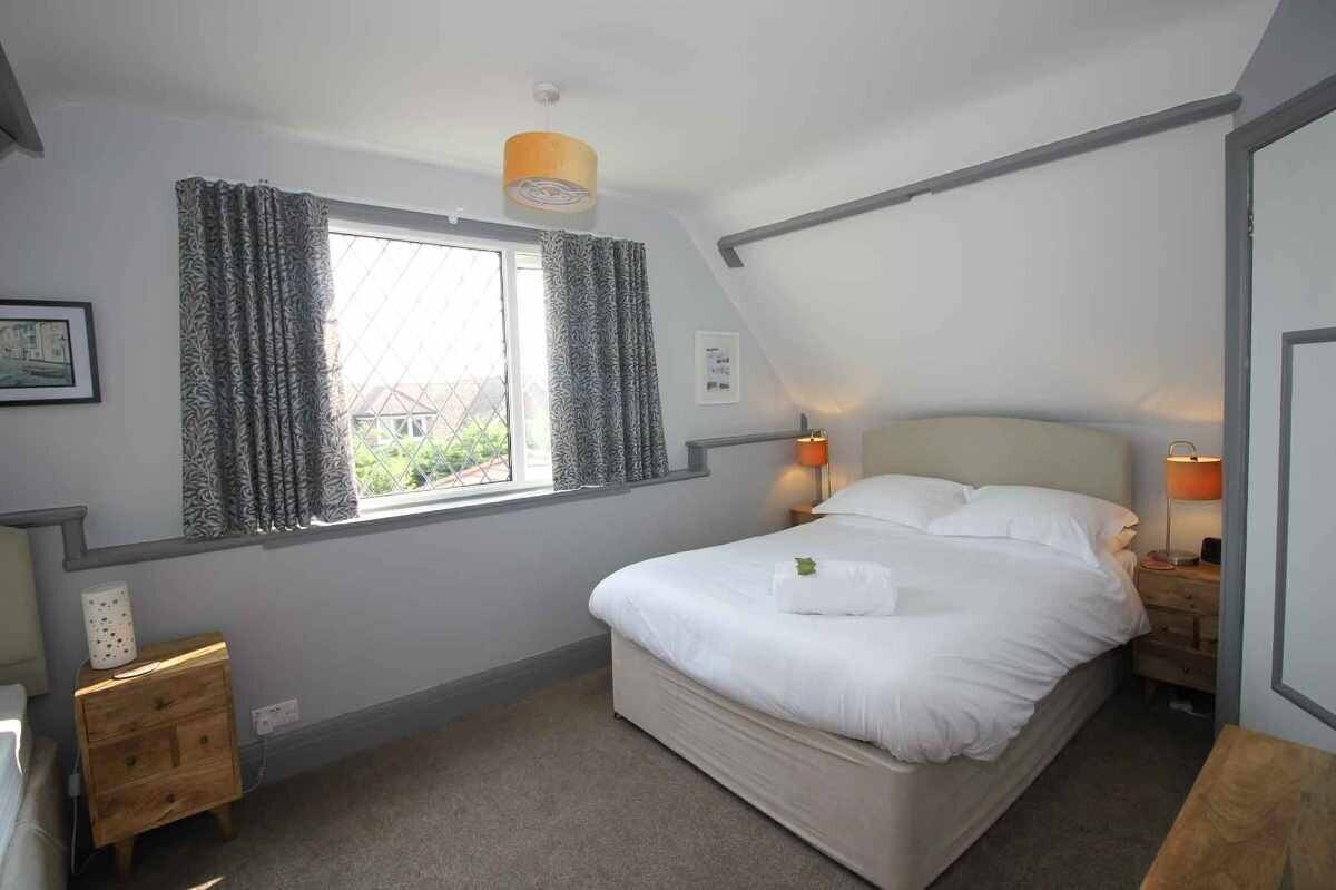 Guest House with Seven Letting Rooms and Two Luxury Apartments in Brixham Devon Photo 8