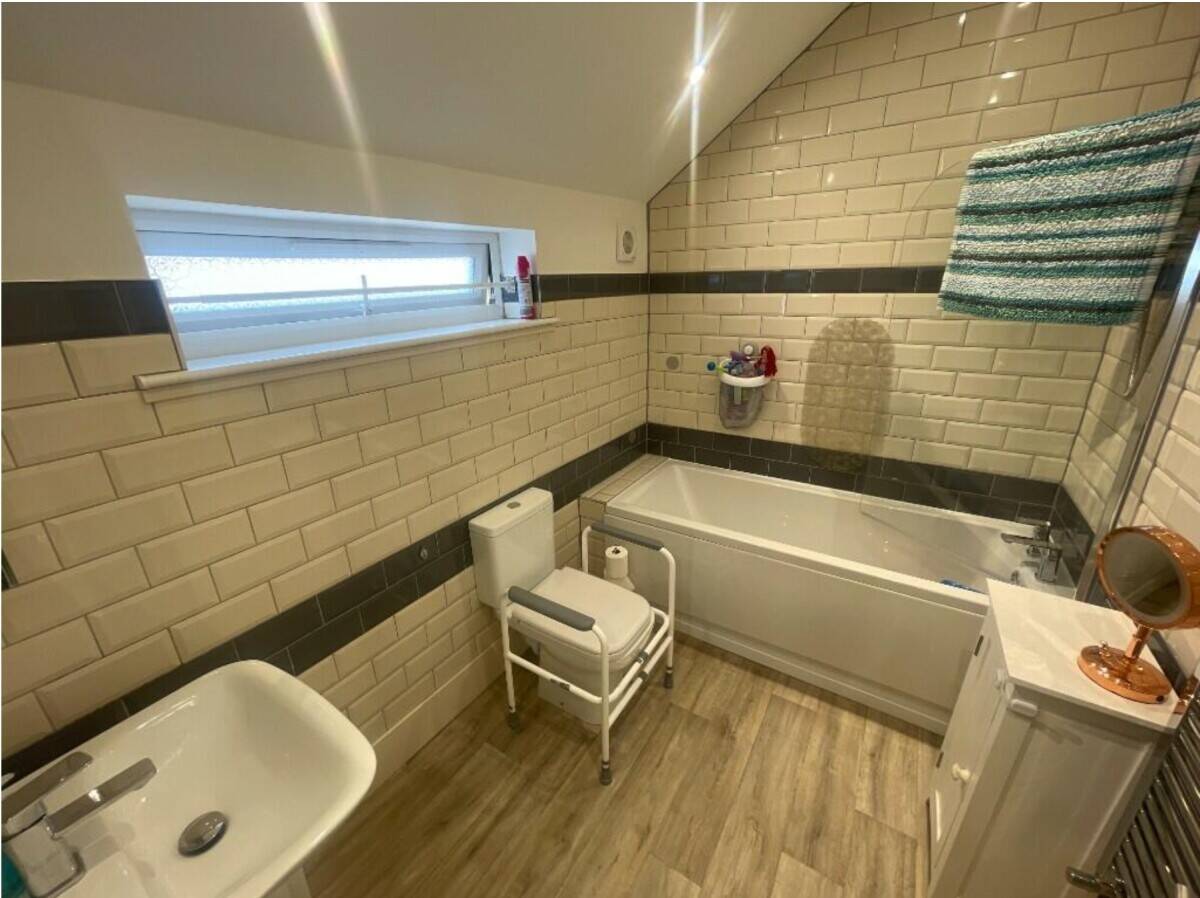 Freehold Award-Winning Micropub and Coffee House with Residential Investment in Leicester Photo 8