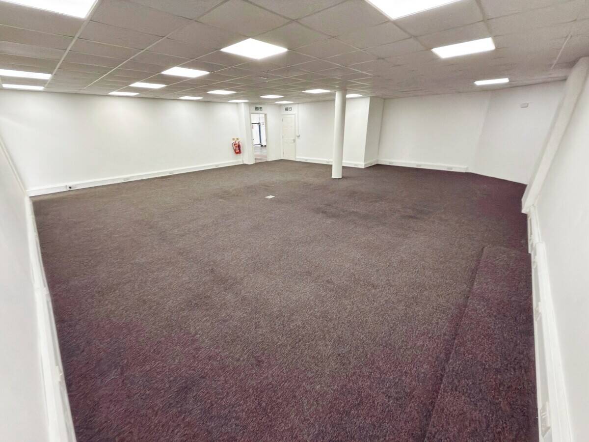 Prime Showroom & Office Space with Heavy Goods Lift – Chase Road, Southend-on-Sea Photo 8