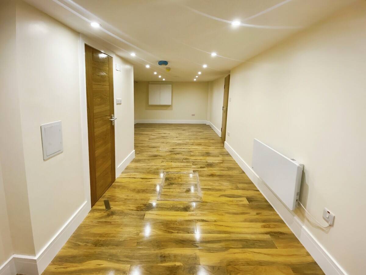 Refurbished Motor Showroom and Workshop To Let in Reading, 37 Erleigh Road - Available Immediately Photo 8