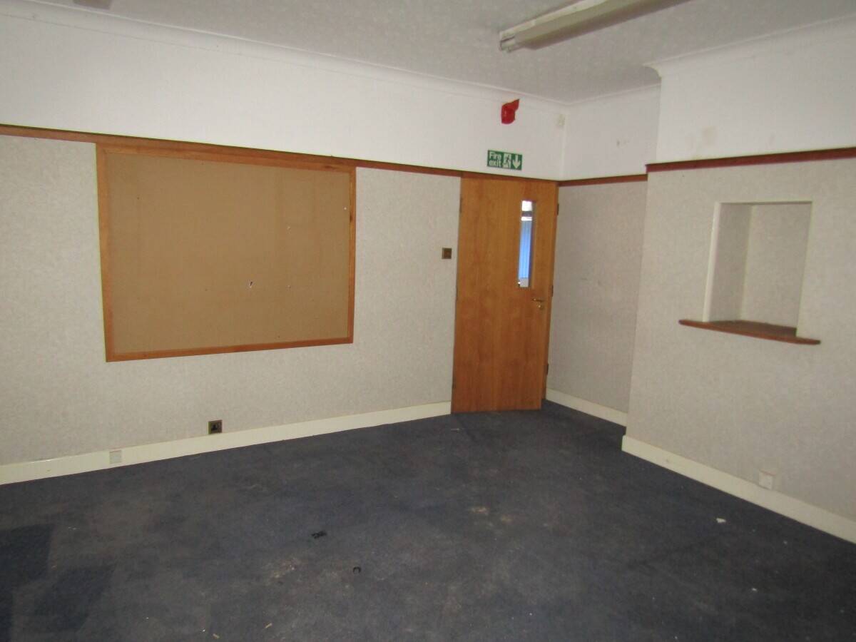 Large Retail Space in Accrington - Ideal for Trade Counter or Redevelopment Photo 8