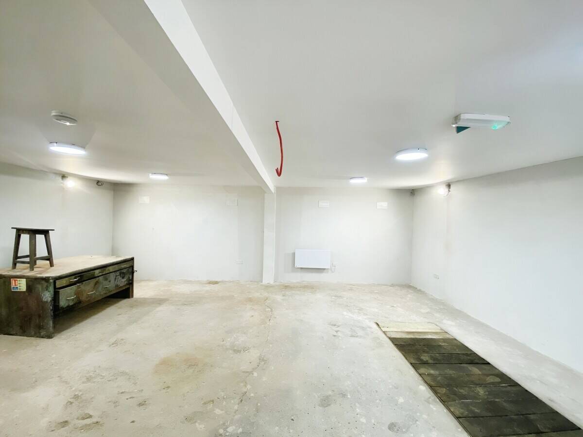 Prime Workshop Space Available for Immediate Rent in Reading, Berks - Features Inspection Pit, Kitch Photo 8