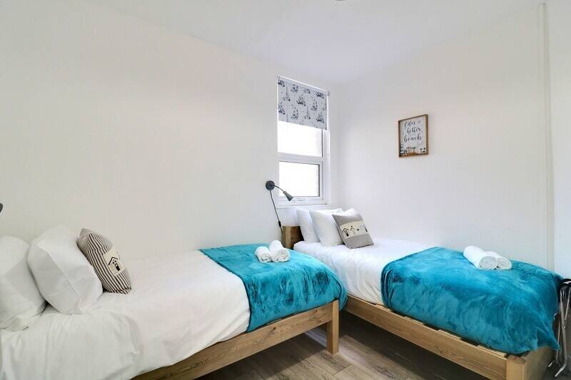 Prime Freehold Holiday Apartments in Walton on the Naze, Ideal Airbnb Investment Photo 8