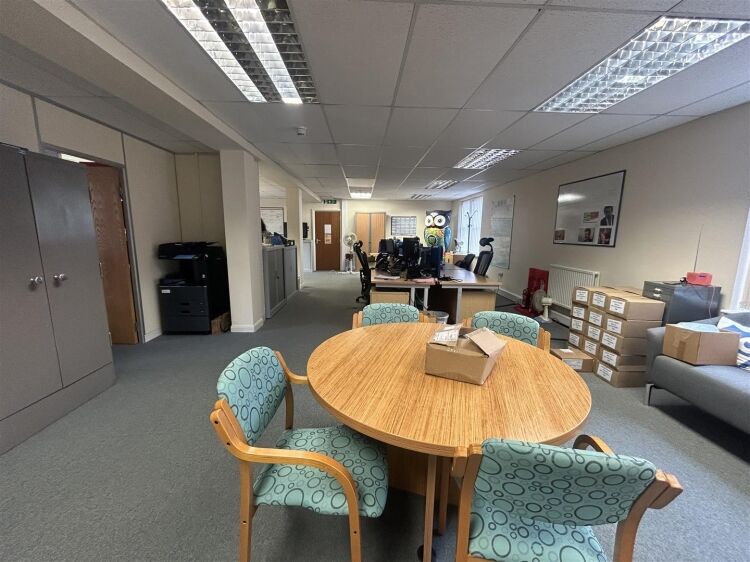 Modern Open-Plan First Floor Offices with Parking in Bristol Photo 8
