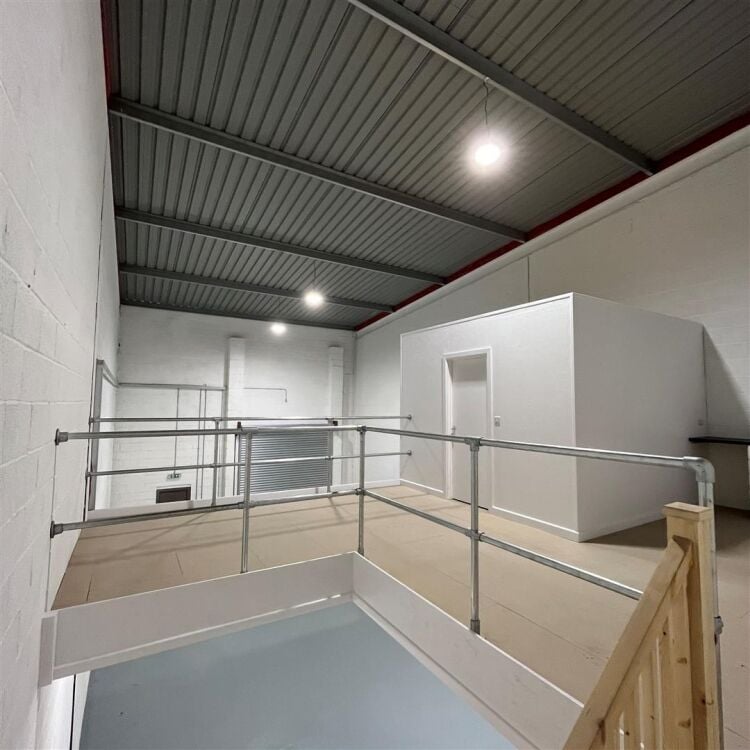 Prime Industrial and Retail Units Available for Rent in Central Bristol Photo 8