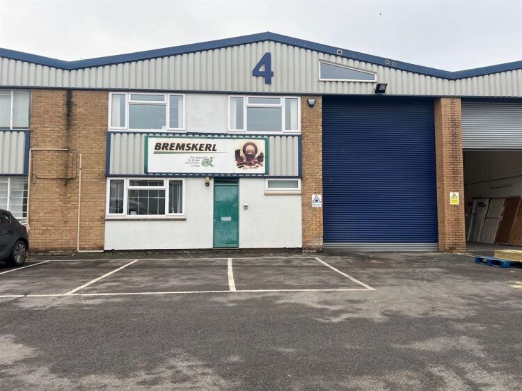 Spacious Industrial Unit with Off-Street Parking in Bristol Photo 8
