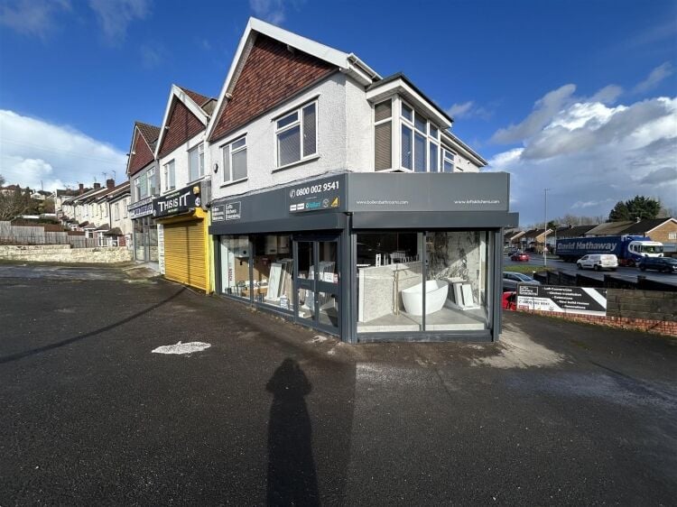 Prime Mixed-Use Property in Bristol with Retail Space and 1-Bedroom Flat for Sale Photo 8