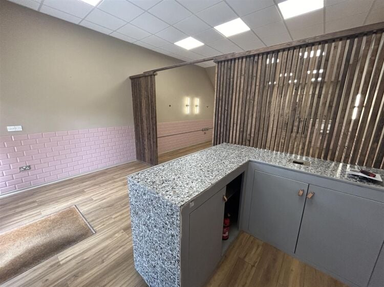 Spacious, Modern Retail Unit in Prime Bristol Location Previously Let as Barbershop Photo 8