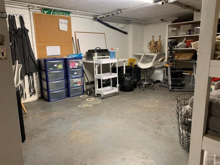 Versatile Retail Unit with Basement in Portishead Somerset, Ideal for Business Operations Photo 8