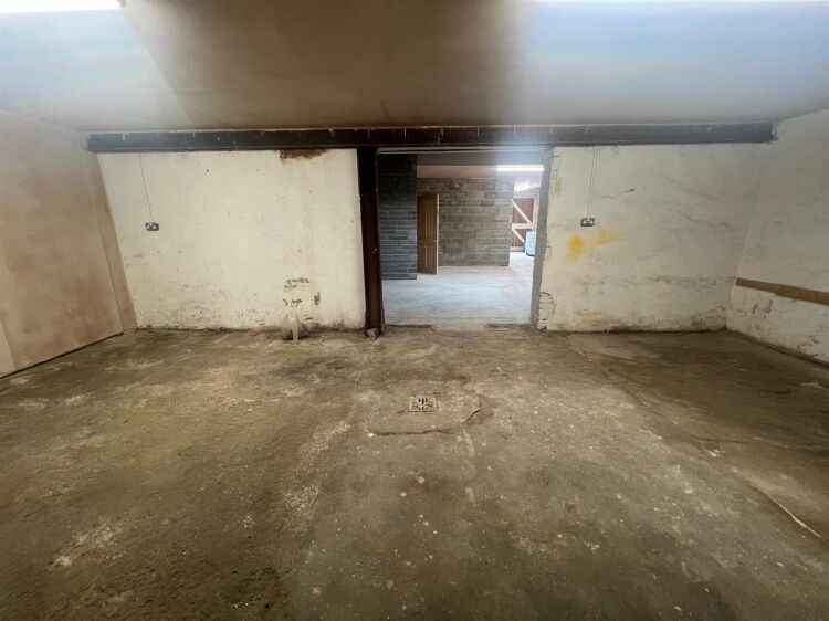 Versatile Two-Storey Workshop/Office Unit for Sale in Prime Clevedon Location Photo 8