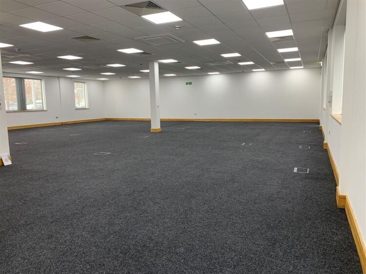 Spacious 2,000 ft² Ground Floor Office with LED Lighting in Portishead, Somerset Photo 8