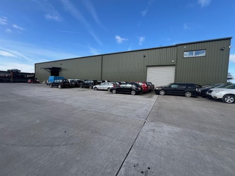 Spacious Industrial Unit With Modern Amenities in Bristol, Ideal for Multiple Uses Photo 8