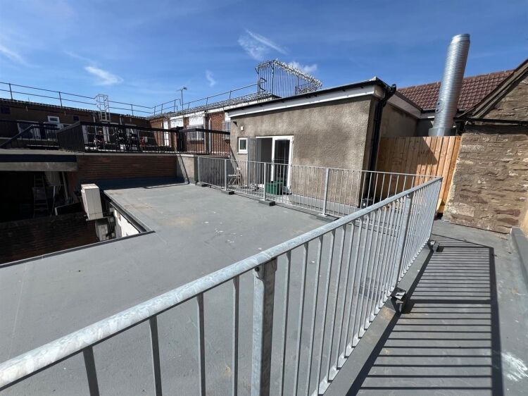 Bustling High Street Mixed-Use Investment Property in Thornbury, Bristol Photo 8