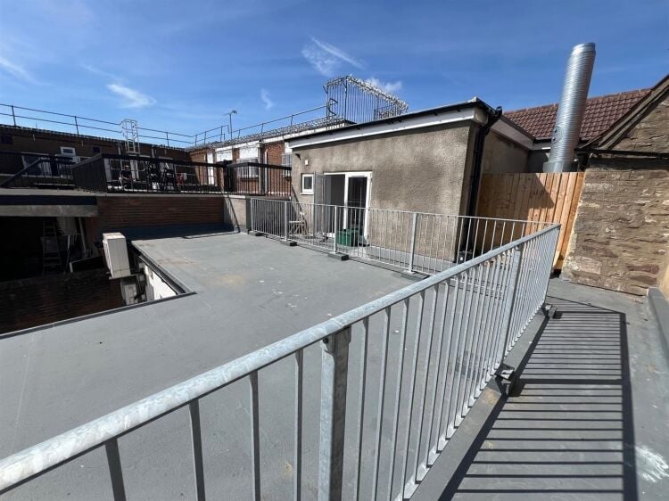 Bustling High Street Mixed-Use Investment Property in Thornbury, Bristol Photo 8