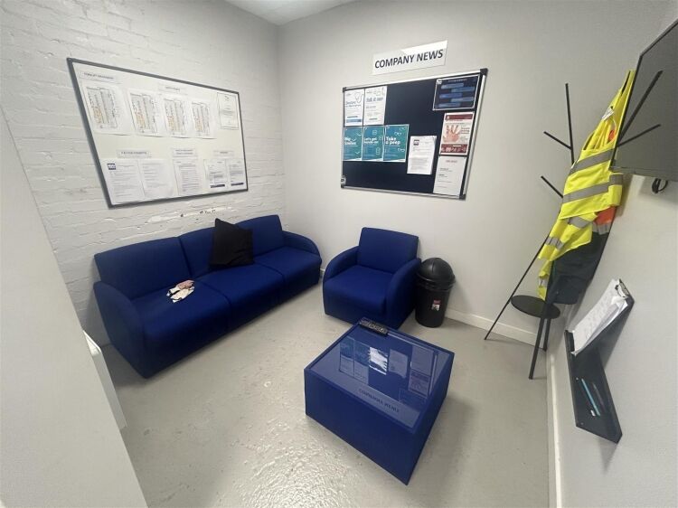 Versatile 6,913 sq ft industrial unit available to rent in vibrant Bristol location Photo 8