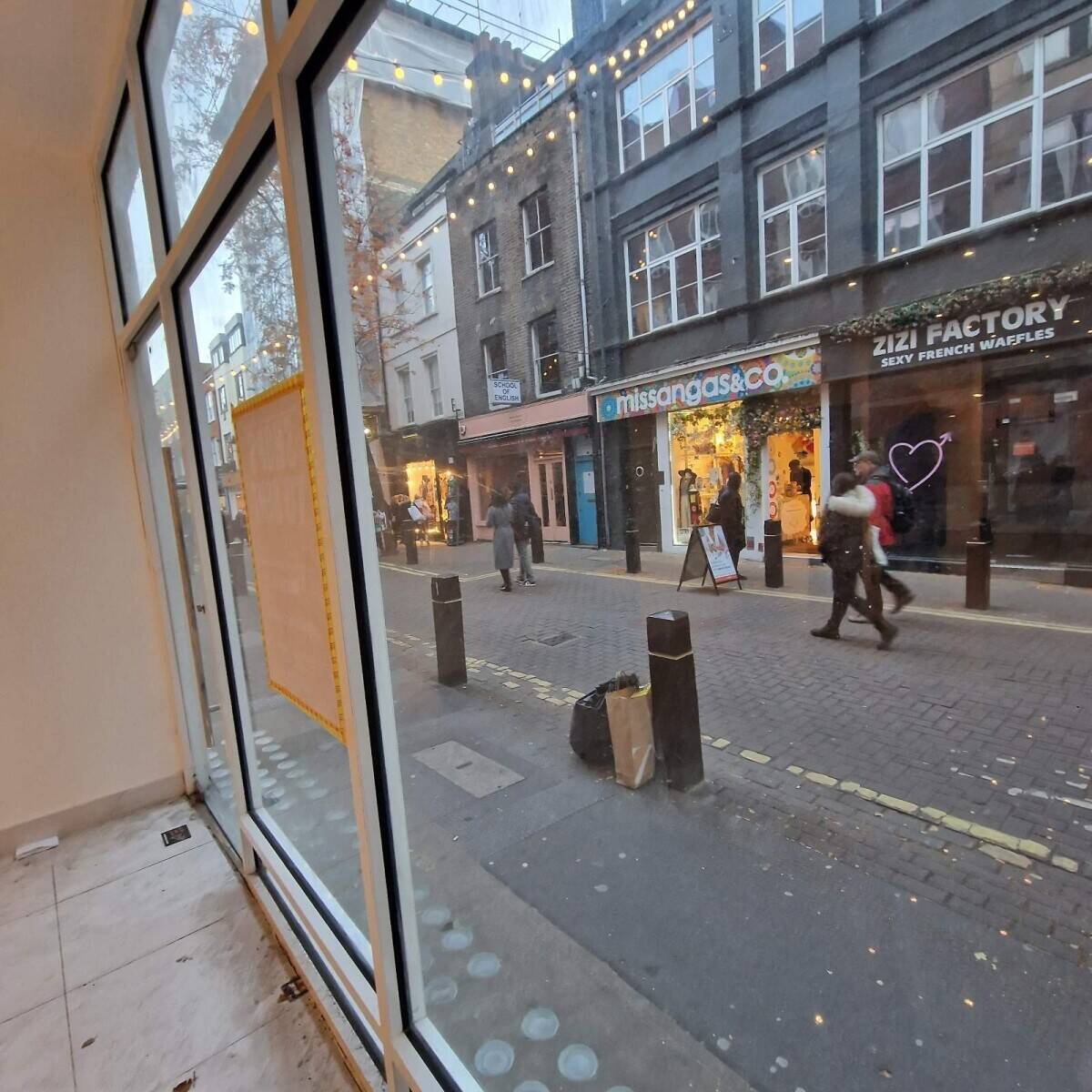 Retail space for sale at 76 Neal Street in Covent Garden, City of London Photo 7