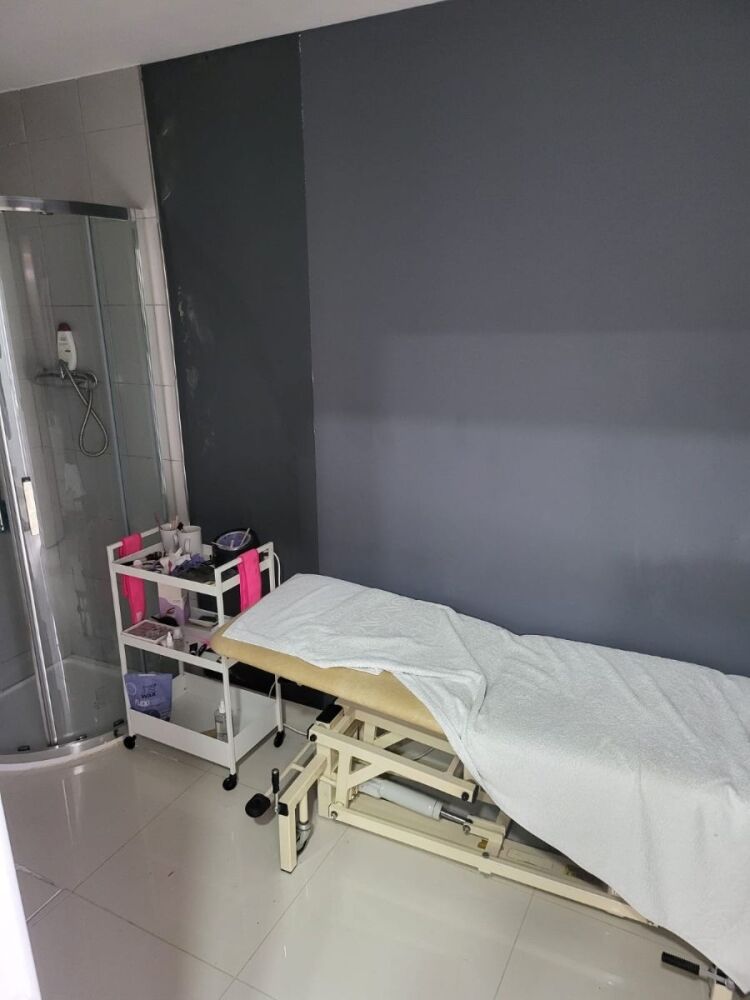 Beauty and Hair Salon for Sale in Rainham Kent with Uppers Available Photo 8