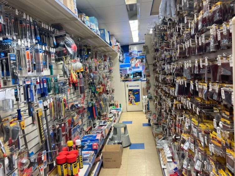 Freehold lock-up shop or DIY and hardware business for sale in Amersham Buckinghamshire Photo 8