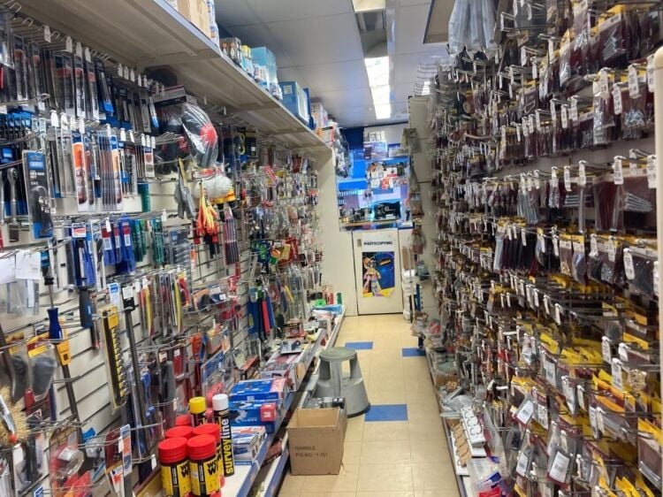 OPPORTUNITY TO ACQUIRE FREEHOLD LOCK UP SHOP OR DIY AND HARDWARE BUSINESS FOR SALE IN AMERSHAM WITH REF CS0621 Photo 8
