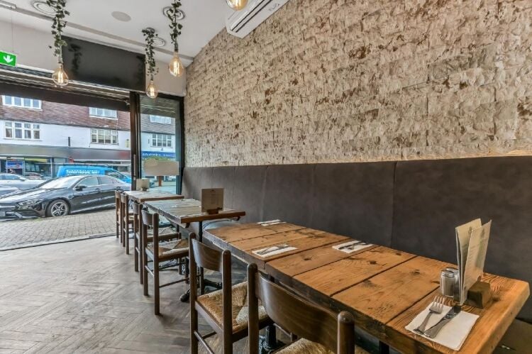 Greek restaurant for sale in Potters Bar North London near transport and schools Photo 8