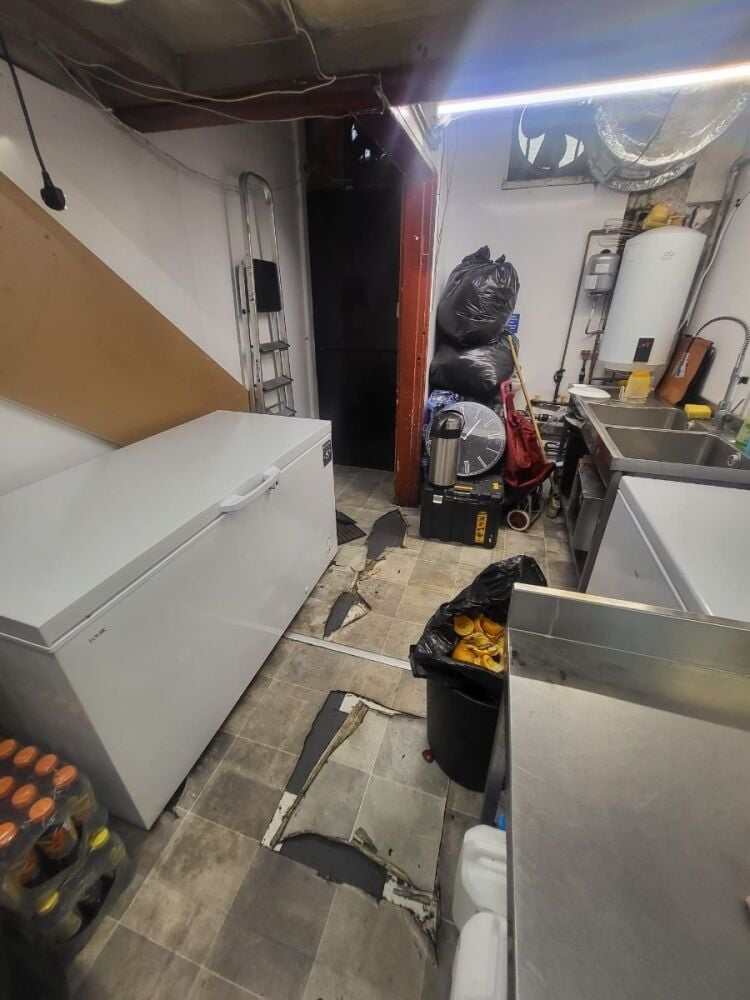 COFFEE SHOP, FAST FOOD & DRY CLEANERS BUSINESS FOR SALE IN EAST LONDON WITH REF CS0665 Photo 8