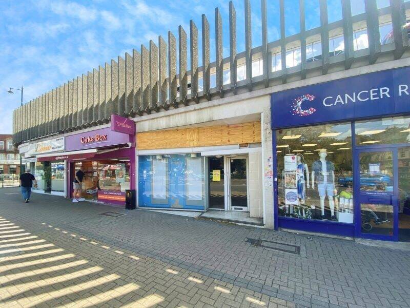 VACANT UNIT TO LET - APPROX 892SQFT - BELL CORNER UPMINSTER - £28,000 PER ANNUM Photo 8