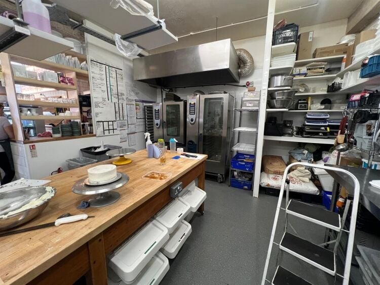 Modern bakery for sale in Bristol with long-term lease in high foot traffic area Photo 8