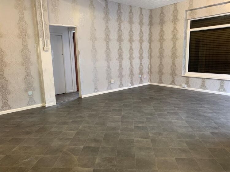 Ground Floor Retail Unit for Sale in Mangotsfield, Bristol, 464 sq ft of Open Plan Space Photo 8