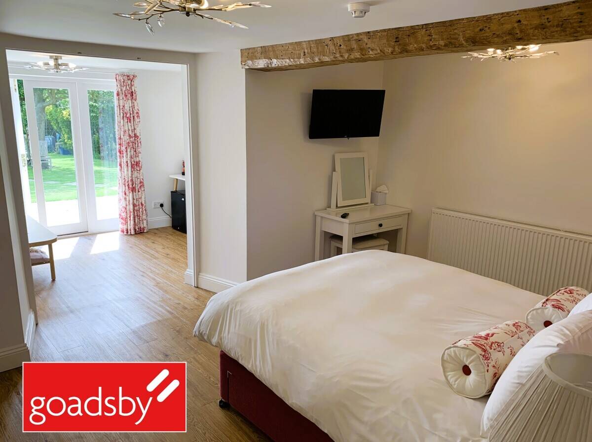 Stone Built B&B with Restaurant Potential in Weymouth Dorset Photo 8