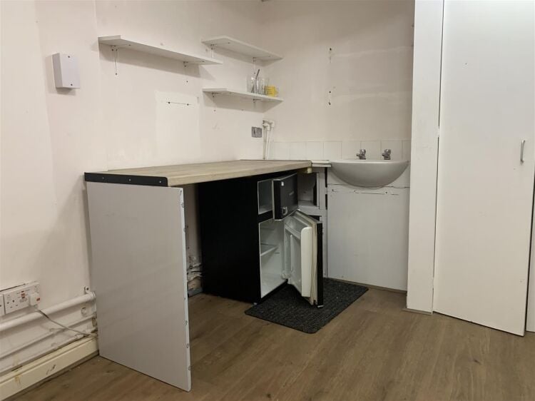 A very well presented retail unit of approximately 770 ft² arranged over two floors benefiting from a further terrace to the rear. the shop is ar Photo 8