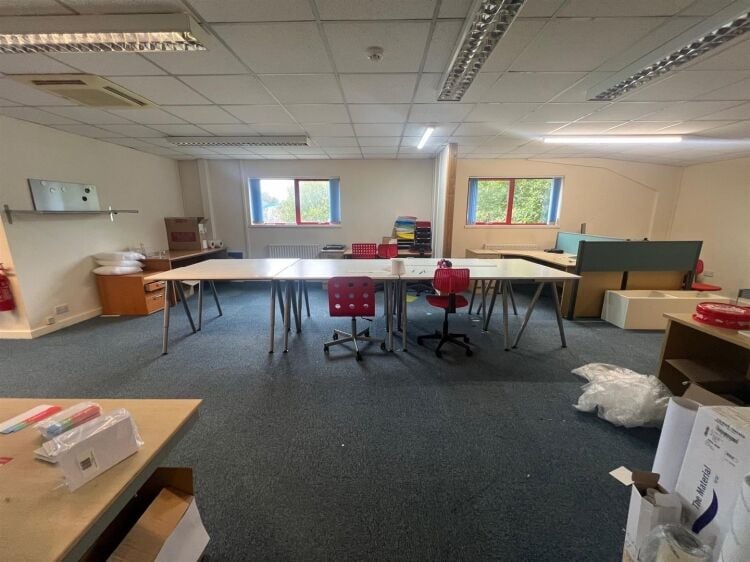 Two-storey workshop and office unit available in Bristol with parking and air conditioning Photo 8