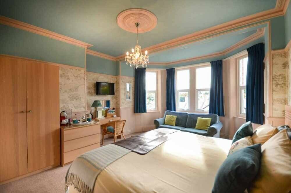 Detached Victorian property for sale in Torquay Devon, previously a guest house. Photo 8