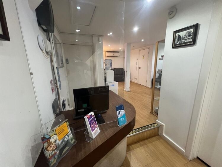 Grade II Listed Commercial Property in Bristol City Centre with Dental Practice Lease Until 2031 Photo 8