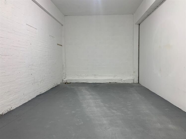 Industrial unit of 8,832 sq ft in Kingswood, Bristol near shops and amenities on Regent Street Photo 8