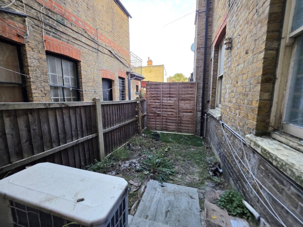Fully Fitted Beauty & Hair Salon – Westcliff Photo 8