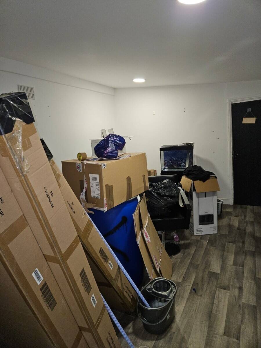 Barbershop, Beauty Room, and Food Shop for Sale in Mitcham London Photo 8