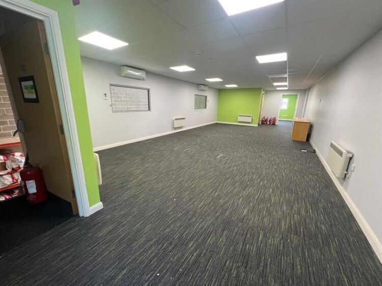 Modern industrial unit for sale in Eastpark Trading Estate, Bristol with office and parking Photo 8