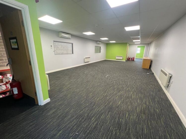 Modern industrial unit for sale in Eastpark Trading Estate, Bristol with office and parking Photo 8