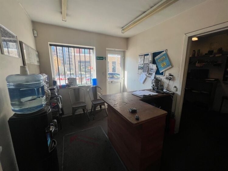 Vehicle repair business for sale in Bedminster, Bristol with comprehensive equipment included Photo 8