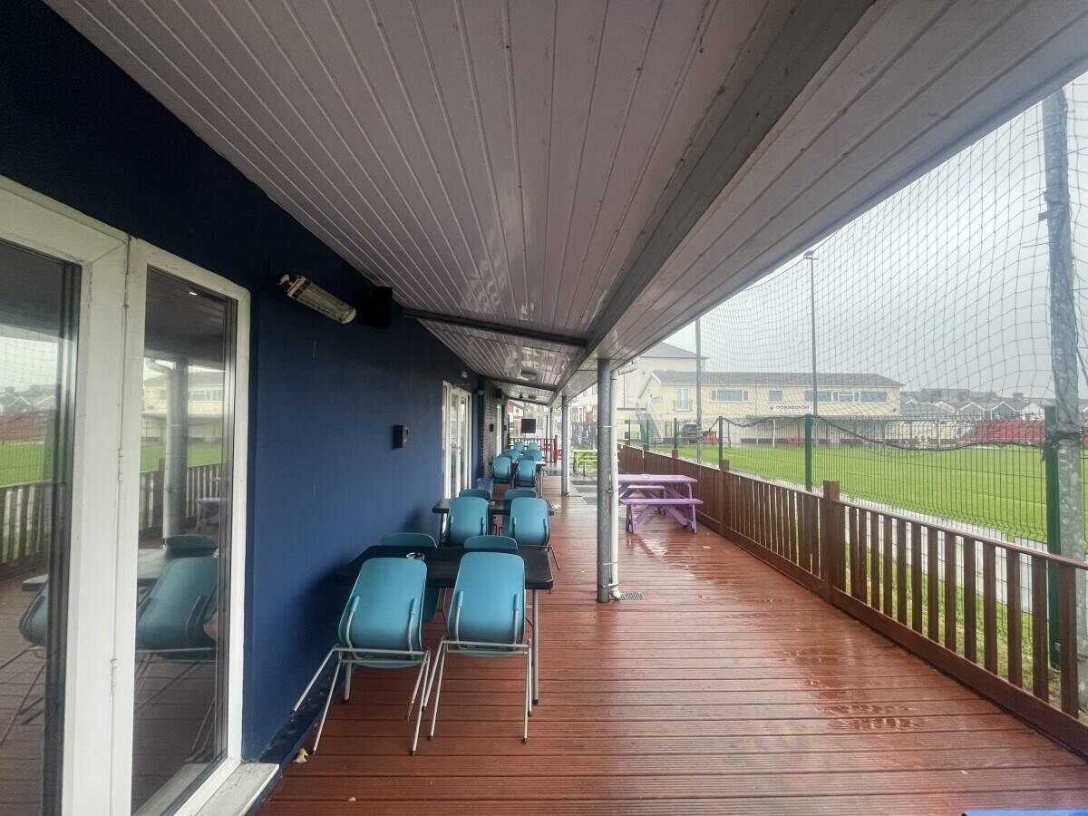 Freehold and Leasehold Bar & Diner, Owner’s Accommodation In Gorseinon For Sale Photo 8