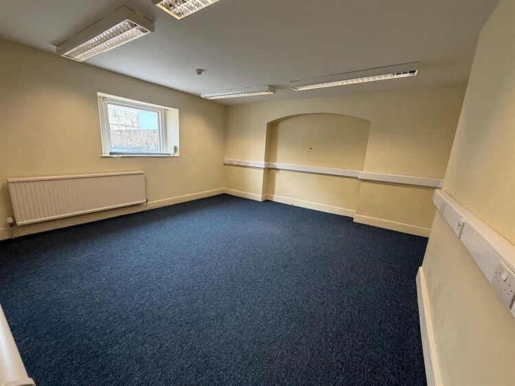 An attractive grade ii listed period office building providing approximately 1,440 sq ft (net internal area) / 2,078 sq ft (gia) arranged over 3 floor Photo 8